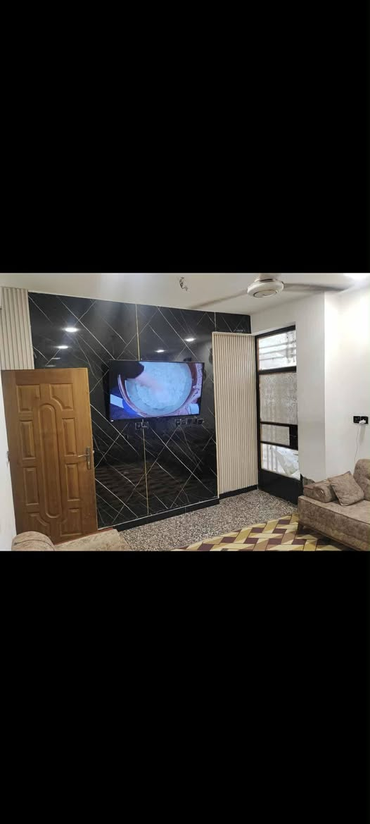 مشتمل 50 متر خلفي بناء ٣ طوابق جاهز الطابق الأول يحتوي على صاله ومطبخ وخدمات ومنور الطابق الثاني يحتوي على غرفه نوم وحولي وبلكون ومنور الطابق الثالث يحتوي على غرفه نوم وخدمات وبلكون ومنور اسويت جاهز نقص بس الطابق الثاني بدون كاشي العنوان حي العامل قرب حسينيه موسى بن جعفر ع السعر 95 وبي مجال الاتصال على الرقم ***********
