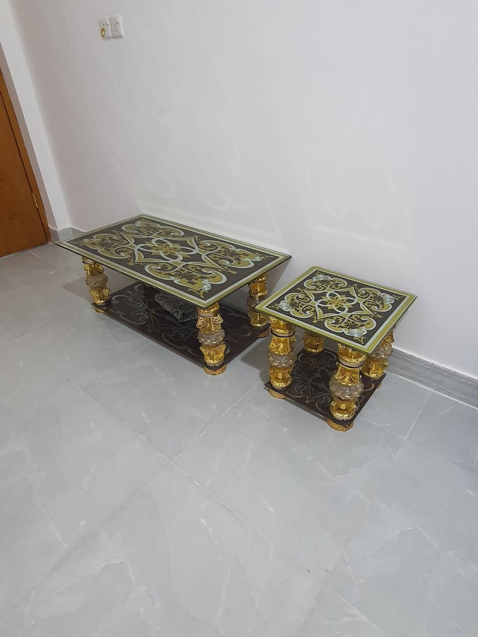 سنك نضيف سعرة ٦٠ مع ميز جام نضيف جدا عدد٢ سعرهن ٧٠.للاتصال ***********.
