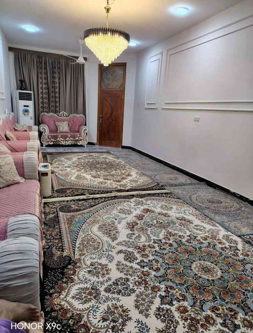 سلام عليكم
بيت للبيع طابو صرف بحي النهضة الثالثة قرب مدرسة الخلاني 
مساحته 267م والواجهه 9 و النزال 29
يحتوي البيت على:
غرفتين نوم
مطبخ
صالتين
وصحيات
للاستفسار أكثر اتصال خاص *********** 
***********

نص مكتوب في الصور:
- HONOR X9c