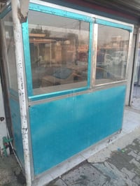 فاترينة استخدام شهر بعدها جديدة ب٢٥٠ مكاني تقاطع النهروان 07757910791