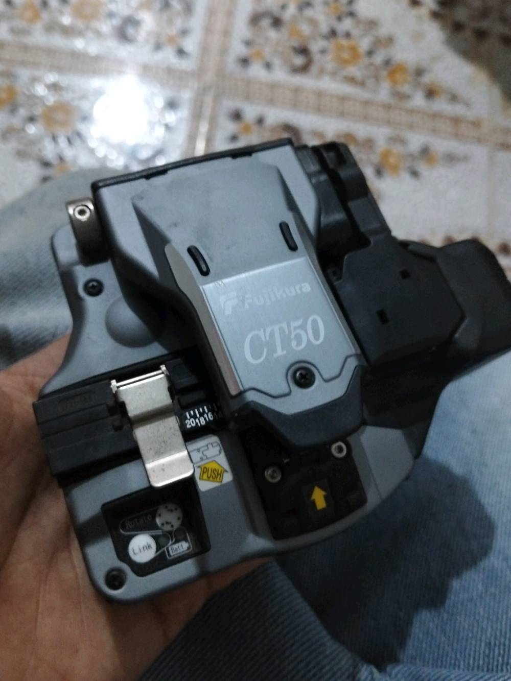
كليبر قاطع شعيرات الضوئيه نوعيه Fujikura CT50 الياباني الاصلي موجود بسوك. تقليد هاي قطعه اصليه شرط تتصل بل الجهاز مال الحام من نفس الشركه بلوتوث وتعرض معلومات القطع سعرها في السوق العراقي 550دولار  المستعمل والجديد 700 دولار اذا تعجبك راسلني وقيمها عجبني سعرك ابيع 