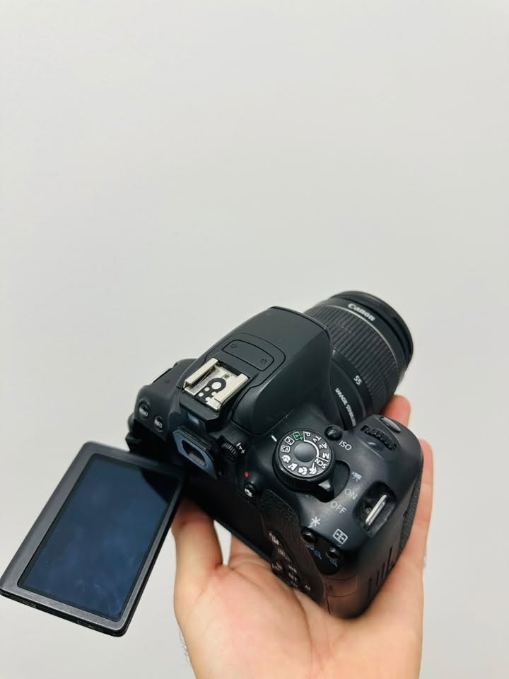 كانون D700 + عدسة 18-55 
شاشة قلاب + شاشة لمس  
نظافة 95‎%‎ 
ملحقات : حقيبة ، شاحنه ، حزام ، رام 
السعر 370 الف 
العنوان : بغداد / توصيل موجود لجميع محافظات العراق 
للاستفسار او المزيد من كاميرات التصوير  
*********** ( اتصال او واتساب )
