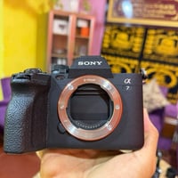 سوني A7 IV • سيجما 24-70 • نظيفة جداً