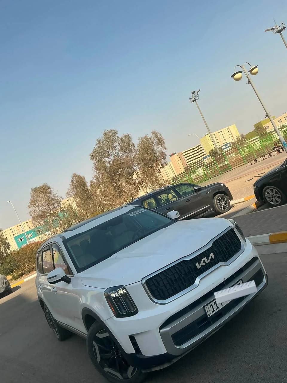 السلام عليكم اخوان 
كيا تيلورايد 2024 للبيع وبالعافيه على ياخذها لان سياره جديده جداً 
لون ابيض فول مواصفات كشنات منفصل VIP 
رقم بغداد شهداء باسمي اسويلك وكاله عامه باسم المشتري
ماشيه ١٦ الف 
تخم تاير اصلي  
حادث باب نفسه معدل ومصبوغ وصور الحادث مرفقه مع المنشور حادثه جدا خفيف بدون ايرباك
بجم امامي وخلفي كبس 
السياره كفاله عامه كير مكينه لغود شواصي 
مكاني بغداد مجمع بسمايه السكني 
للاتصال 
***********
