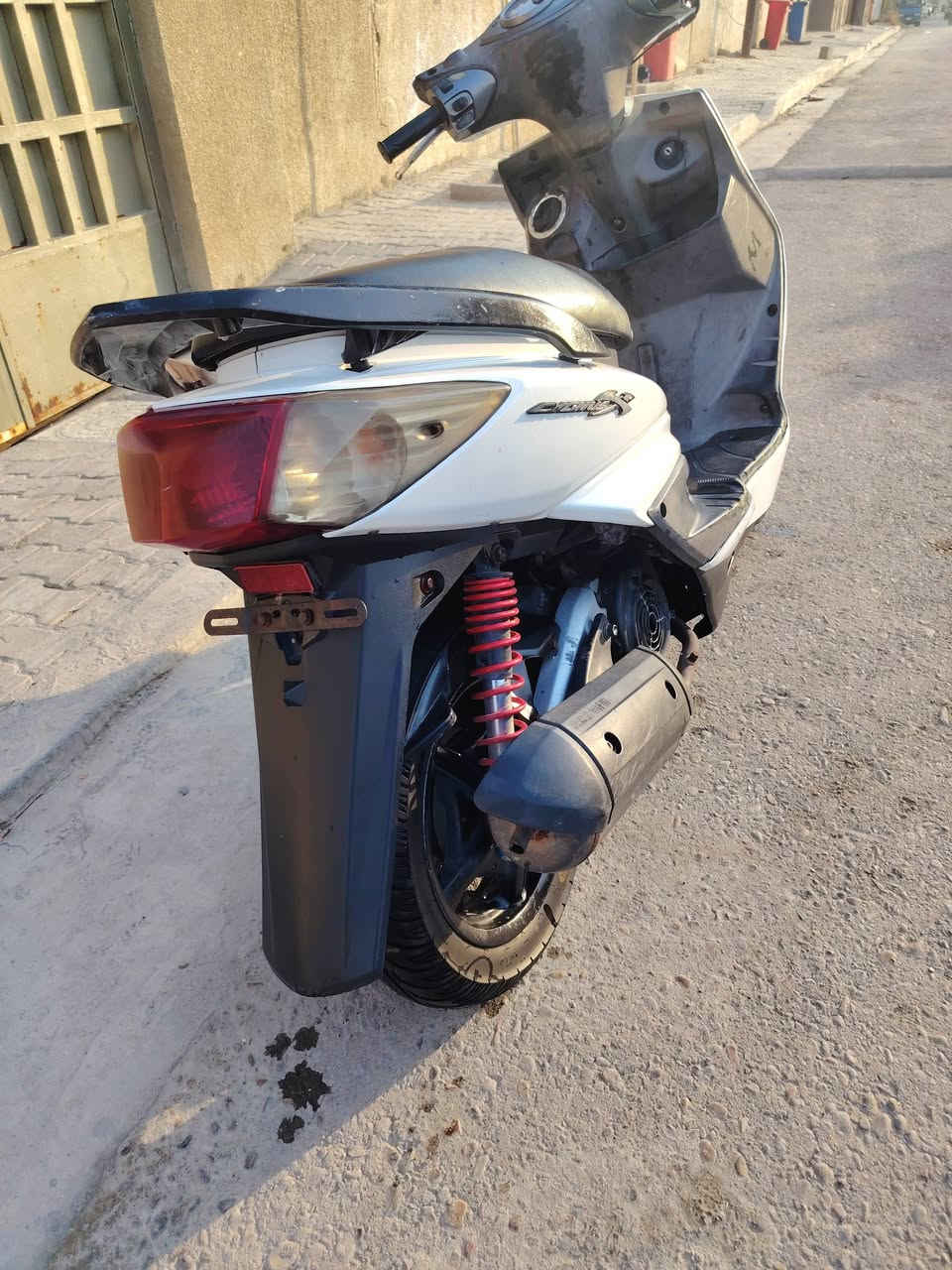 السلام عليكم سكنس فحل 140 كابريتر نضافه 90٪ دراجة كاملة اي نقض مابيها نكره سلف هندر كهربائيات كلها شغاله
مكاني بغداد الزعفرانية رقمي ***********
