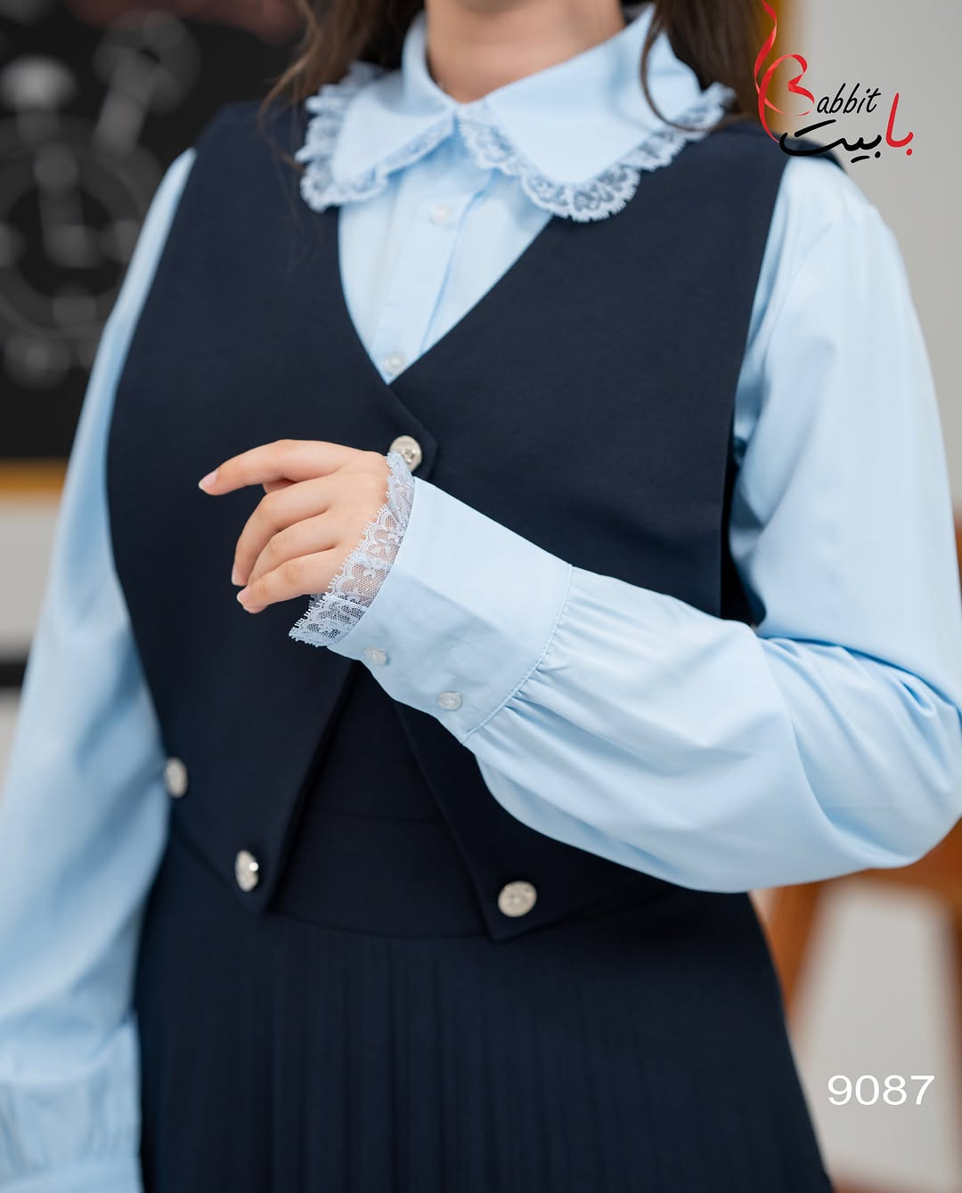 تفاصيل تصنع الفرق ✨ صدريّة مدرسية بحزام أنيق، وتفاصيل راقية على الصدر تمنح الإطلالة لمسة مرتبة ومميّزة ✨🎒

القياسات : 36-38-40-42-44
نوع القماش : كبردين
طول الصدريه : 130 سم

زبائننا الأعزاء للحجز السريع يرجى مراسلتنا دايركت او على  الرقم التالي : 
***********☎️

