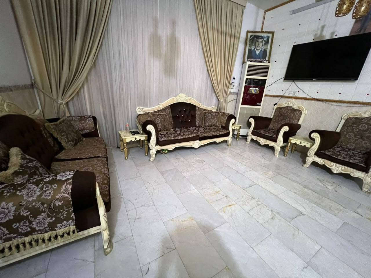 تخم جديد مناسب الديوانيه قرب مطعم سعد التقيه سعر تفاصيل ع رقم ***********
