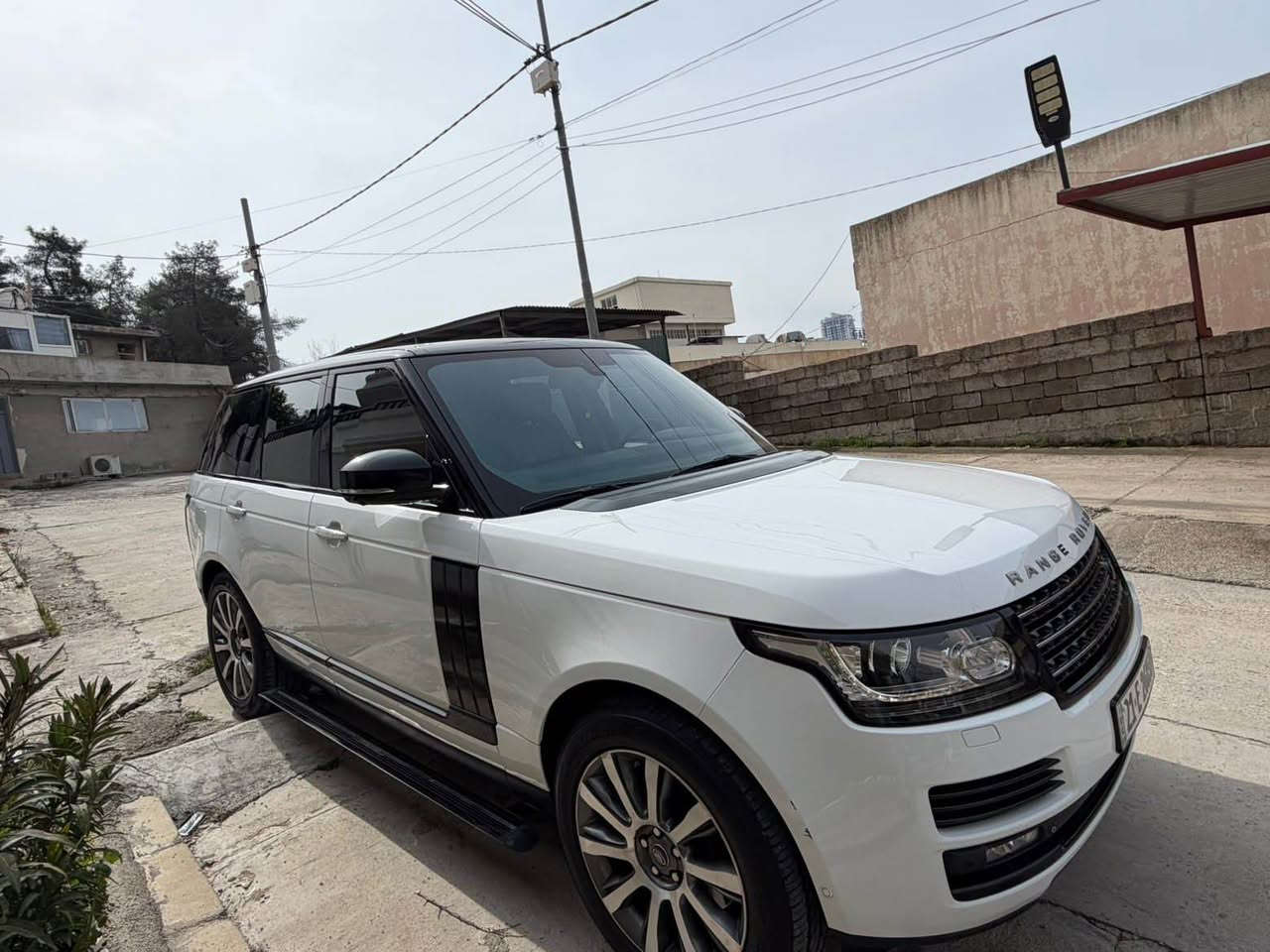 Ranjrover vog 2013 
ڕانجرۆڤێر ڤۆگی  vip قەپات مواسەفاتە ۸ بستۆنی بێ سۆپەرە مەکینە مەرغوبە سفری شەریکەی سەردارە سەیارەکە 68km حەقیقی ڕۆشتوە سفر سفرە هەموو گیانی بەشەرت چرکەی تیا نیە ڕەسمی سۆنەرەکەیم داناوە 255$ معامەلەیەکی برایانە *********** السليمانية, العراق

