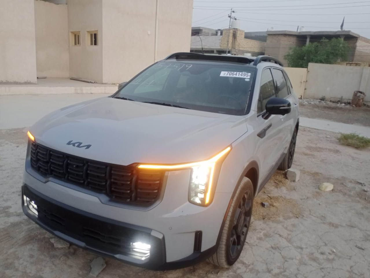 سورنتو برستج 2025 فول 
محرك 2500 تيربو 
بدون رقم
المواصفات فول ماشيه 11 الف بدون صبغ بدون تبديل مكفوله ماعدا بارد بالجاملغ الخلفي
تليفون ***********
واتساب اواتصال بغداد, العراق

