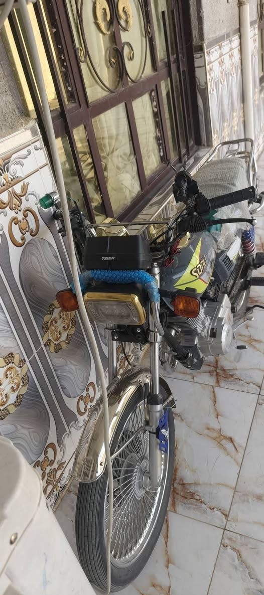 سلام عليكم دراجة ايراني تايكر اربعة كير لبيع مكينة خير من الله تراجة جهزة من كلشي ريدهة450وبيهة مجال لقليل الموشراي ليتصل  هذة رقمي ***********
