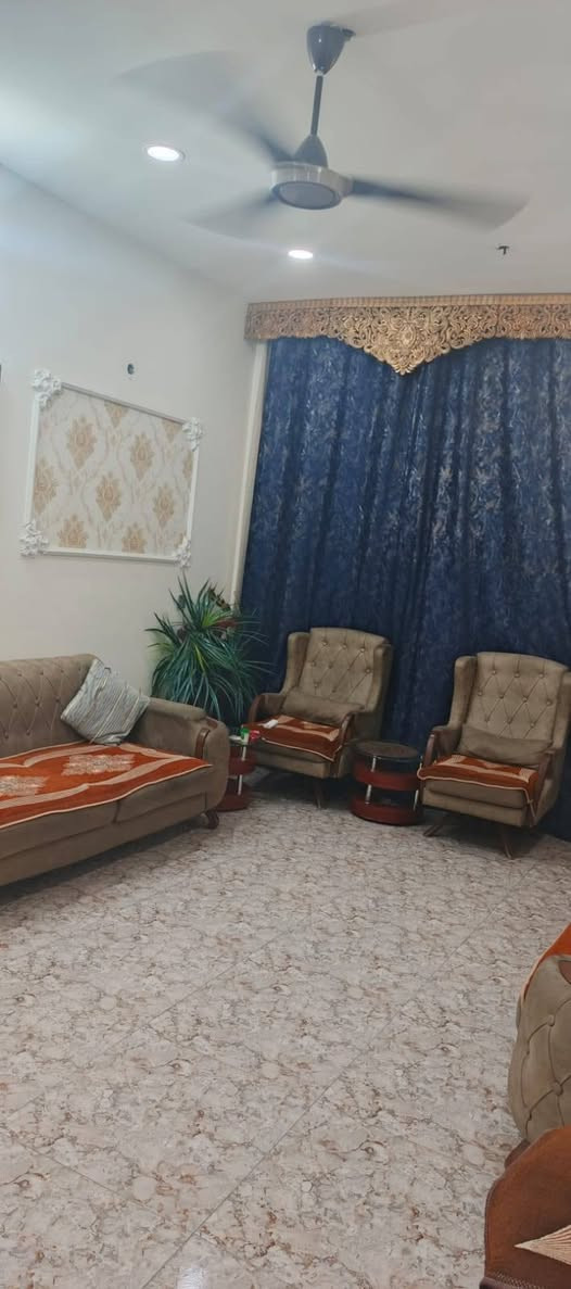 بيت في البوعيثه مجمع السلطان شارع الاروائي
مساحه : 158
المحتويات
طابقين 
4 غرف نوم
2 صحيات 
1 مطبخ 
صاله
استقبال
الاتصال ***********
