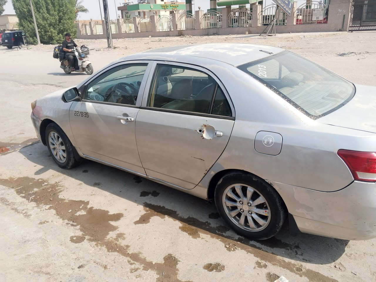 السلام عليكم سياره  BYD 2013 خير من الله صدر محرك بس الكير بي طفره اول ماتحرك بعدين طبعي ينمر السياره بيها باب مبدل السعر 40ورقه بيها مجال حك الحيه عنوان مدينة الصدر الورفلي الاستكشافات النفطيه شباب مامتواجد للفيس الرقم ***********
