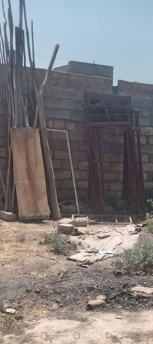 سلام عليكم ورحمة الله وبركاته بواب وشبابيك مستخدم وجديد وبلاستك وحديد اللبيع وسكلات وعربين عدد٣ وطخاميخ عدد٤ الاتصال على الرقم *********** مكان في الشرقاط الساحل
