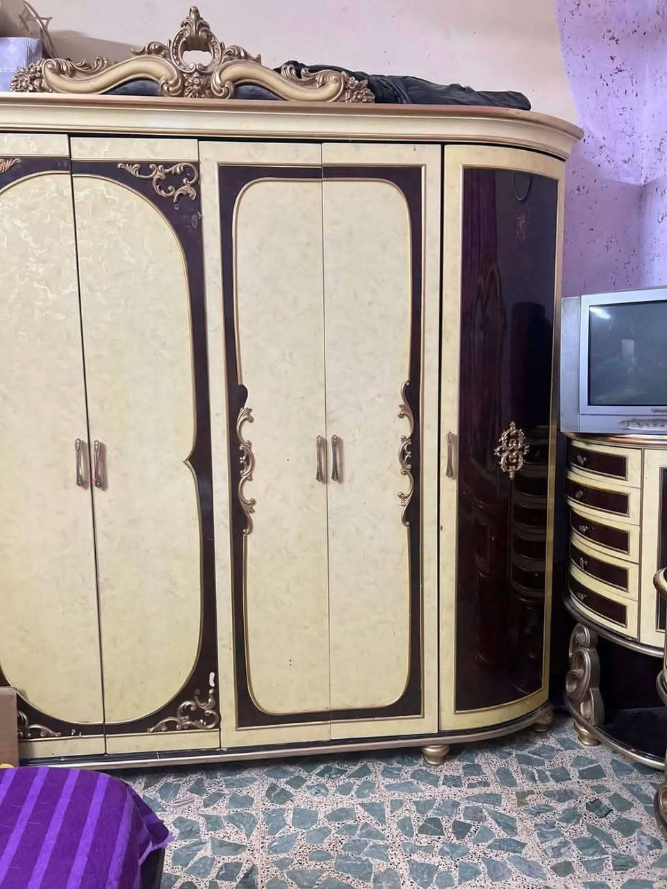 متوفر غرفه بعدها تكمه ماليزي نضافتها 90 بالميه لطلب والاستفسار مراسلة الصفحه او الاتصال على الرقم ***********
