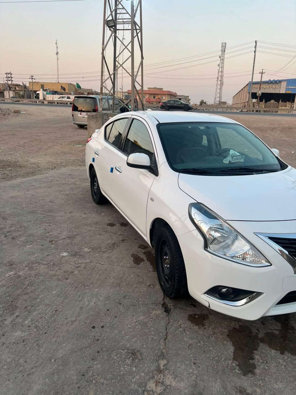 نيسان سني هندي مديل 25 بيهه ضربه با الجاملغ الخلفي وباقي السياره كفاله 

‭***********‬ البصرة, العراق

