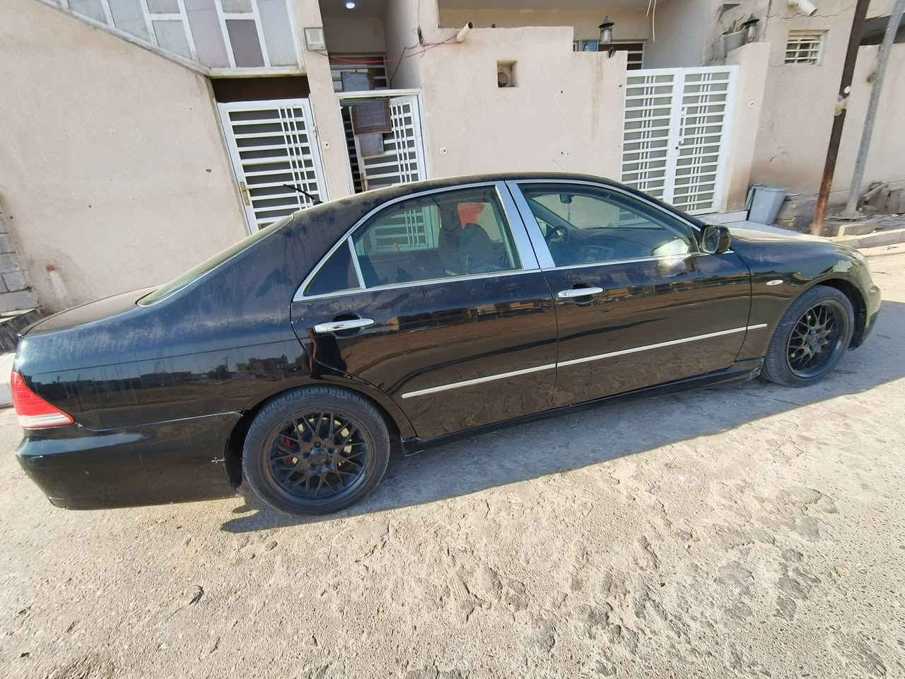 البيع سياره شاهينه  أدوات الون اسود سياره حلوه وجديده مكينه كير جديد حداديه جديد بدي جديد يراد بس دعاميه الخلفيه تعبانه واضحه بل صوره تبريد ثلج ٣ دكم غرفه كلش حلوه دواخل رصاصي السعر ٣٠ وبيه مجال العنوان العماره هاتف *********** بي واتساب السياره السويج اصل
