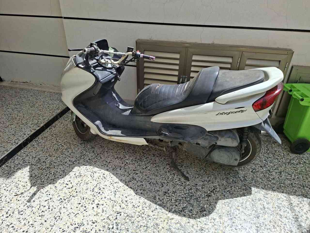 Yamaha ماجستا
مديل 2006 رمبه ووضع الوكاله ماشيه 19 الف فقط  كله بلاد ورمبه مو مال شارع . صوت المكينه مينسمع فقط كسر صغير جاملغ الأمامي 
العنوان بغداد الجديده ***********
