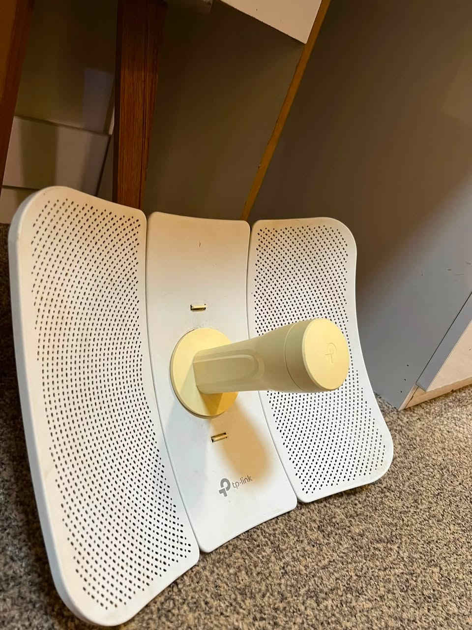 للبيع نانو TP-Link CPE710 بحالة كلش نظيفة، استخدام شخصي وما بيه أي نقص، كامل ويا الـPoE وبراغي التثبيت.

المواصفات:
• تردد 5GHz
• سرعة تصل إلى 867Mbps
• أنتينا قوية 23dBi
• منفذ Gigabit Ethernet
• يشتغل PoE
• مناسب للربط بين مكانين لمسافات بعيدة
• يتحمل الاستخدام الخارجي والعوامل الجوية

الجهاز كامل وما بيه أي تقص وكل ملحقاته موجودة.

💰 السعر: 40 ألف دينار فقط لتواصل وتساب ***********
📍البصره ابو الخصيب
