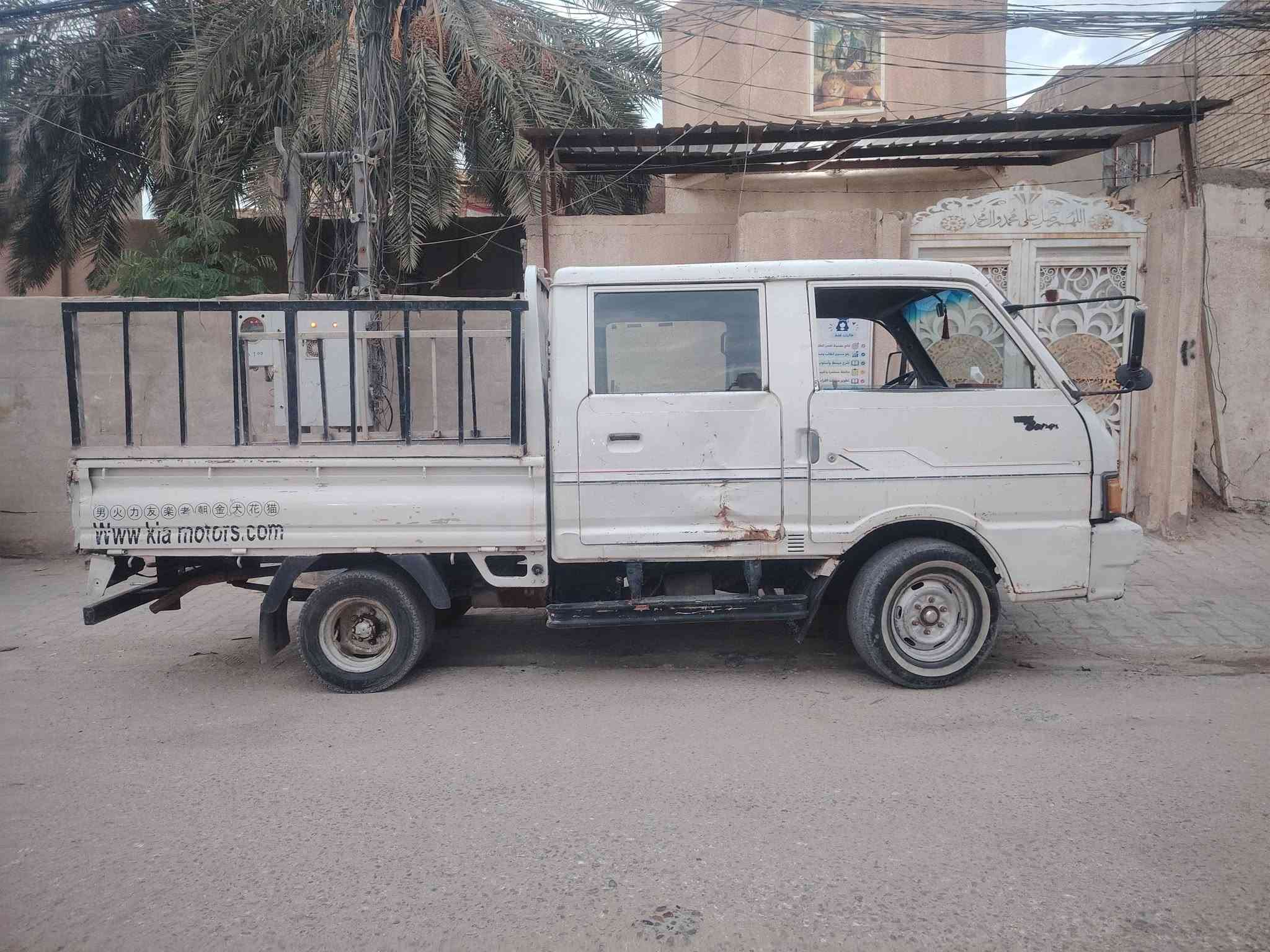 بيع سيارة كيه موديل 92 المكينه صارله 25 يوم من شديناها طابوكه جديدة حدادية جديدة اكسن وشاصي مكفول رقم شاصي وتايرات كلهن نظيفات السعر 52 ورقه عنوان النجف حي ميسان الرقم للاستفسار ***********

