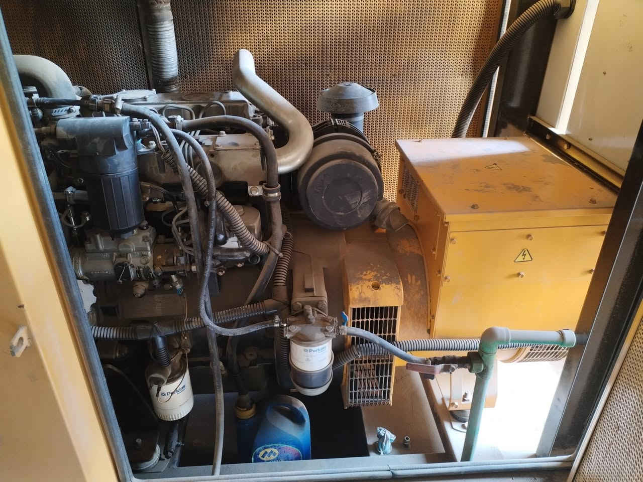 مولد بيركنز 60 kv كاتم ١٠٠ ٪ راس توليد لوري سومير كاملة مكملة شغلهة وحمل عليهة رايدهة ب ٧٥ ورقة
غير متواجد عالفيس
***********
