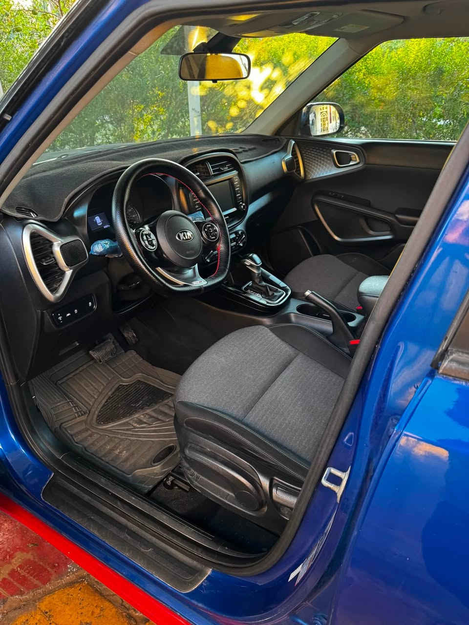 للبيع kia soul 2020 GT line
كيا سول 2020 جيتي لاين لون ازرق مميز
محرك 2000 دوش المرغوب 
حادثها سطحي دعامية وبنيد راجع بارد ومبدل جامة امامي. 
بدون ايرباك ❌
بدون دواخل ❌
🔴ضرر سطحي فقط 
🔴صور الحادث ورقم الشاصي مرفق مع المنشور
🔹انظمة قيادة sport+normal 
🔹تحديد مسار
🔹تشغيل واطفاء تلقائي
🔹رادار امامي 
🔹اوتو هولد 
🔹كير cvt
🔹كروز كونترول للتحكم بالسرعة 
🔹نظام ABS 
رقم بغداد ومكانها بغداد

🔶السعر 165$ بيها مجال بسيط 
تحويل بعد البيع مباشرة وبالخير للي تصير من نصيبه سيارة اعتمادية ونظيفة ومعتني بيها هواية. 
🔺للتواصل على الواتساب ***********
