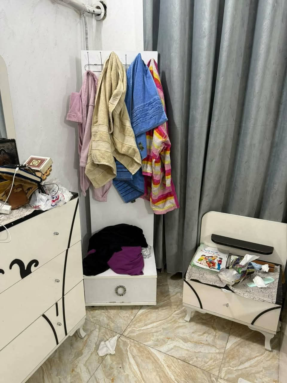 غرفه نوم تركيه 6 قطع بس سجه الكنتور بيها ضرر قيم واخذ ***********
