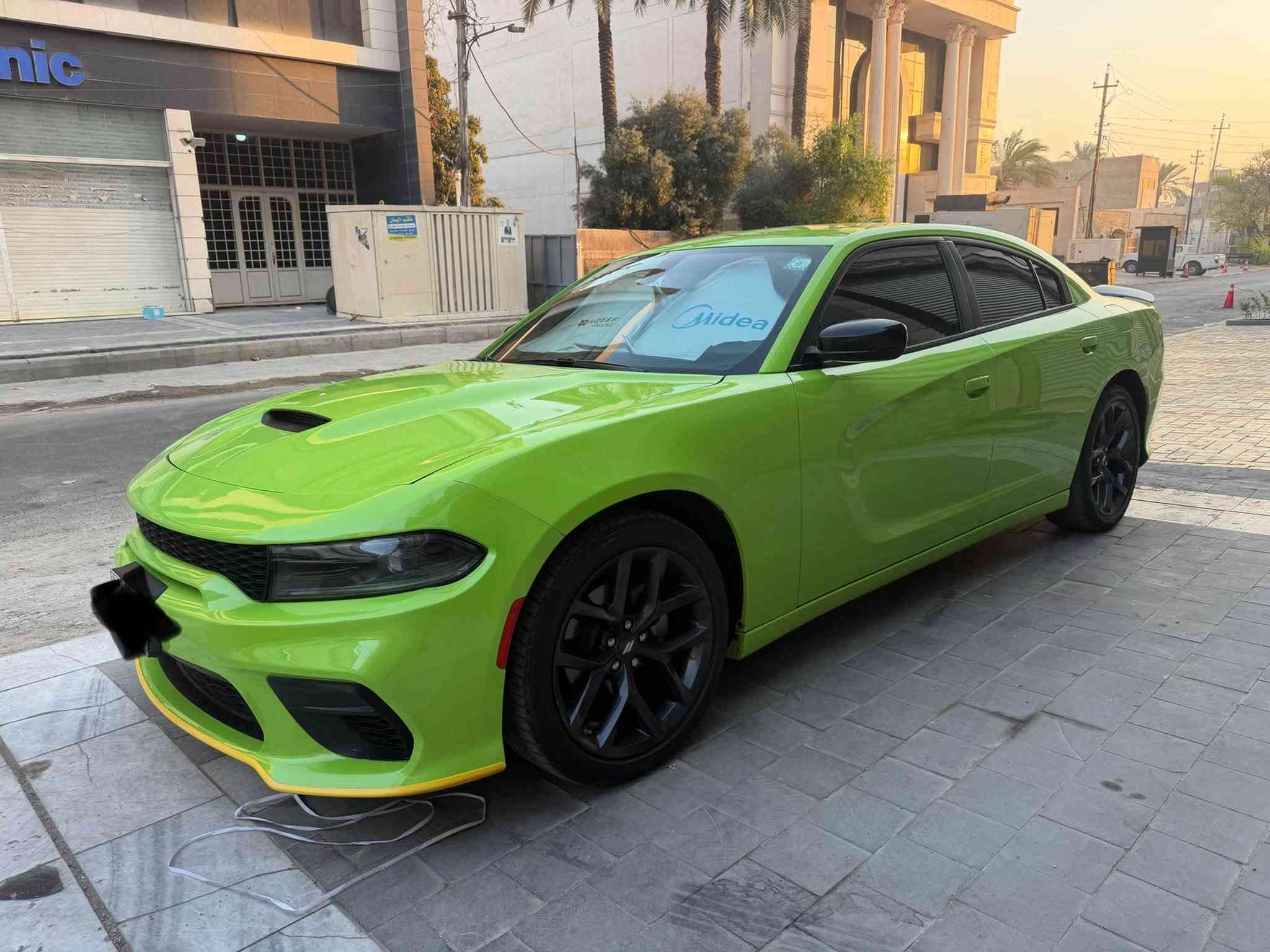سلام وعليكم 
جارجر اخر اصدار موديل 2023 SXT رقم بغداد شرط التحويل 
لون مميز  محرك 3600    6 
السياره نص البنيد صبغ فقط بعدها بوضع الشركه 
محرك وكير كفاله 
شاشه كبيره حساسات 
ويل حجم 20  
مغلفه  

السياره جديده بمعنه الكلمه 
سياره ماشيه 13الف
مكان السياره بغداد
الهاتف ***********
***********
بغداد زيونه
