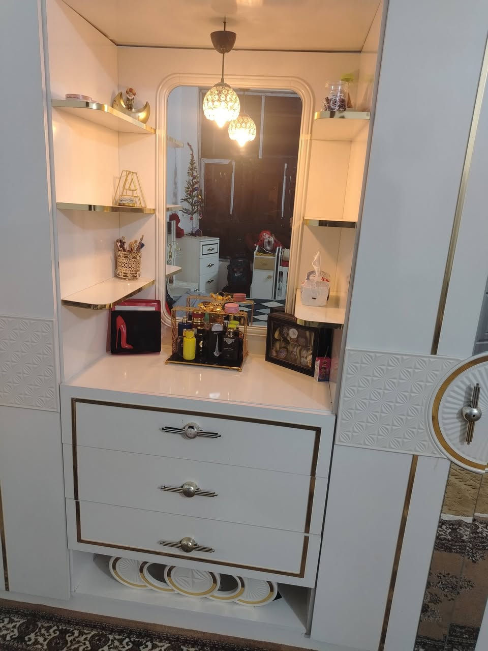 السلام عليكم غرفه تركية للبيع نضيفه سعرها ٨٥٠ وبيها مجال قليل ملاحظه الدوشك مو وياها وتوصيل ماعندي الي ياخذها هوه يشيلها مكاني بغداد سريع ابو غريب مقابل حليب بلادي ع الخط السريع مباشره ***********
