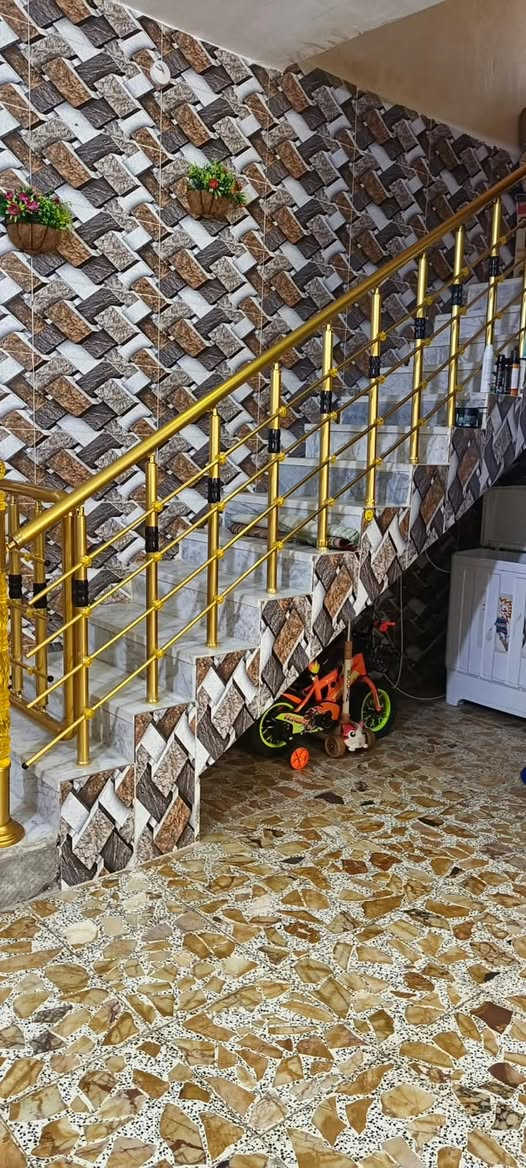 دار سكن  مع البساتين للبيع
الموقع ال بو عليان قرب حسينه انصار الامام المهدي (ع) على التبليط مباشر 

الموصفات مدرسه قريبه خدمات كامله 
البناء طابوق وسكقف كونكريت بناء حديقه وطارمه البيت 300م
نخل شويثي 15نخله  بالحديقه مع بستان دونمين

البناء غرفتين صالة مطبخ صحيات واستقبال خارجي يباع مع او بدون البساتين 
للاستفسار مراسله الصفحه او الاتصال ***********
