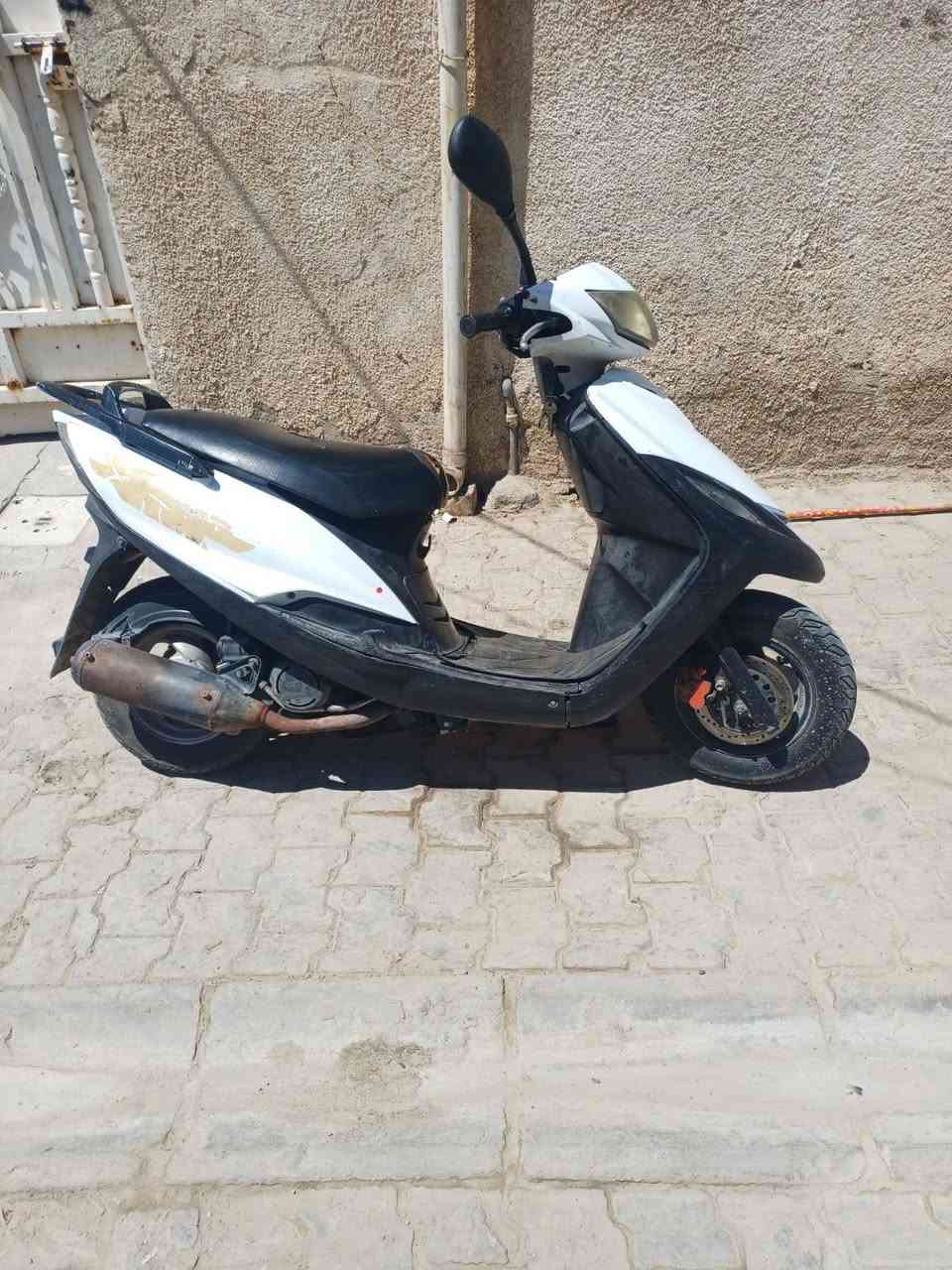 السلام عليكم دراجه ماكس ثعلب السرعه 140 والسعر 400وبيها  وأقبل مراوس دراجه بريز أو سبيسي العنوان بغداد ***********
