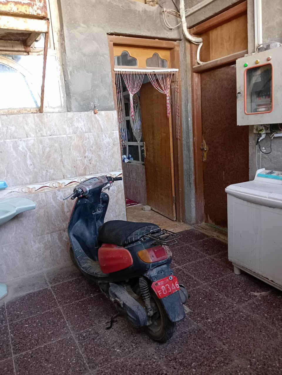بيت للبيع في الناصرية مركز 3 دقايق عن جامعة العين بالسيارة
موقع البيت حي الشهداء قرب محطة رفع الماي قطاع 52

 

المميزات: 

- 3 دقايق عن جامعة العين بالسيارة

- دقيقة واحدة مشي عن خط المارسدسات (من الشهداء الى سوگ هرج)

- على شارع 15 متر مبلط

التفاصيل:

بيت طابو امامي مساحة 100م واقع حال 120م بناء عگادة 

السعر 105مليون و بي مجال

يحتوي على: إستقبال، صالة، غرفة، مطبخ، محل

الطابق الثاني يحتوي على صالة، غرفة سندويچ

للتواصل ‏‪***********‬‏ او ***********
