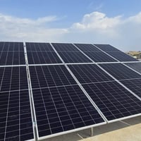 طاقة شمسية • ألواح لونجي 650W • بطارية ١٧٫٥kWh