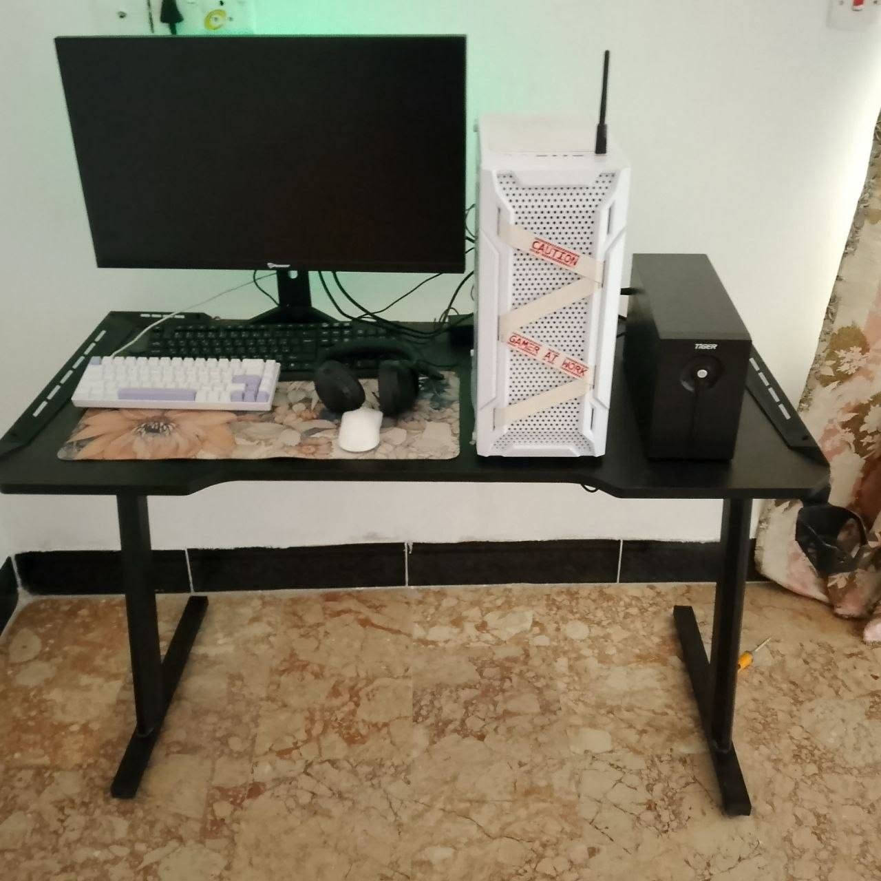 السلام عليكم
بي سي البيع موصفات
 للبيع سيت اب كيمنك كامل 

مواصفات الـ PC:
المعالج: Intel Xeon E5-2650 v4 (12C/24T)
الرام: 16GB
التخزين: SSD 480GB XrayDisk
الكارت: RX 580 8GB (2048SP)

الملحقات:
الشاشة: 180Hz
الميز: ميز كيمنك RGB
الكيبورد: كيبوردات اثنين ميكانيك RGB
الماوس: Kysona M311
السماعة: Haylou S30 ANC
الكهرباء: UPS TIGER 900W حقيقي
 السعر :  850. او بيهه مجال 
تواصل: ***********
