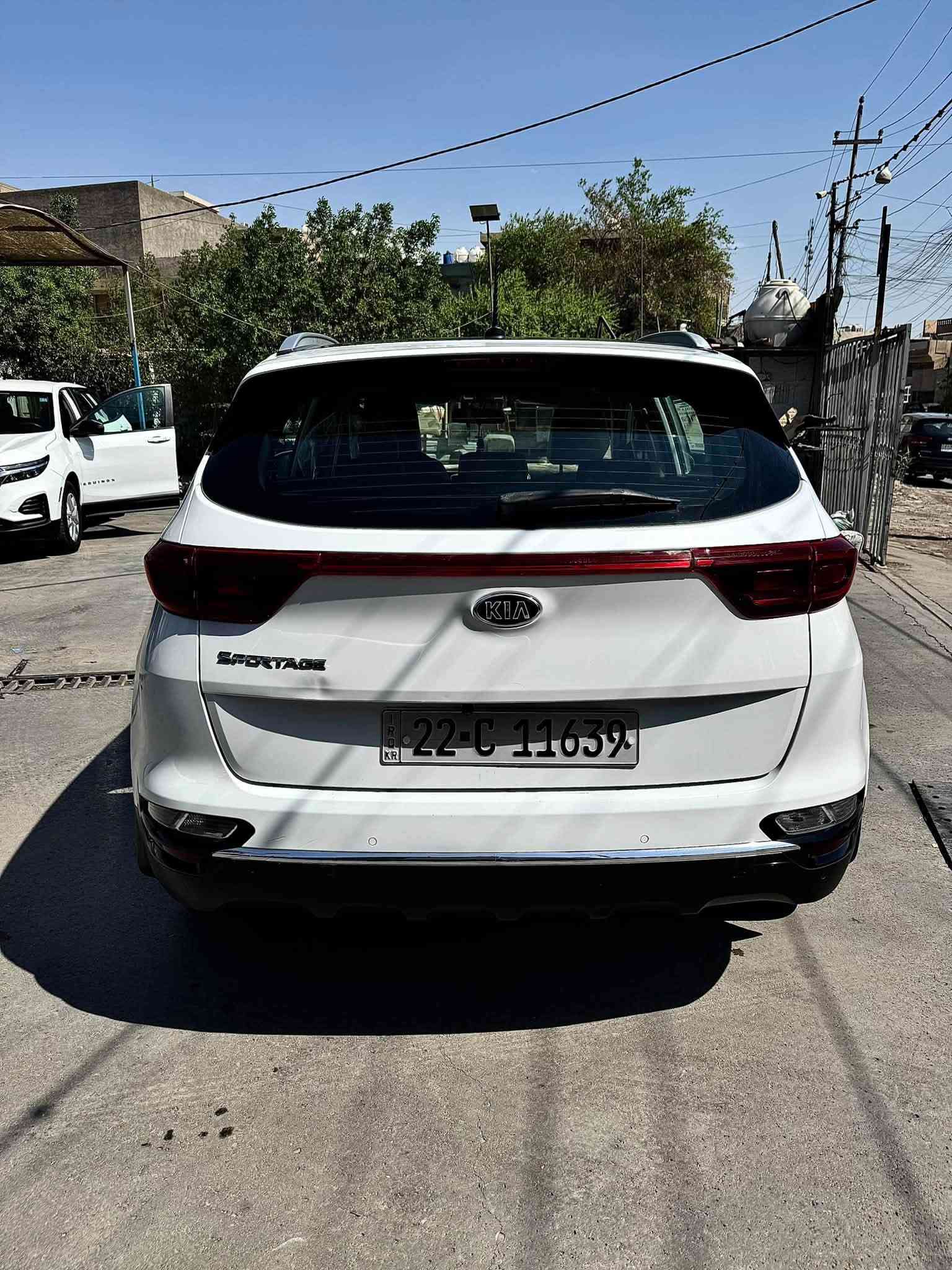 سلام عليكم ….

سبورتج خليجي 2019 بانوراما رقم اربيل باسمي شرط تحويل اي يوم يعجبك سيارة حلوة على أيدي من الدوام للبيت ماشية 160 الف كم
مواصفات السيارة 
محرك 2000 دوش
تبريد قطعتين
اشاير بالمري 
ويل 19 
وباقي المواصفات معروفة
بيهة ضرر هلال جاملغ الخلفي جوة قبق بانزين معمر فقط ورصعة بالباب الخلفي على وضعهة باقية

السعر 167💵
ورقة وبيهة مجال حك جيتك

رقم الهاتف ***********
