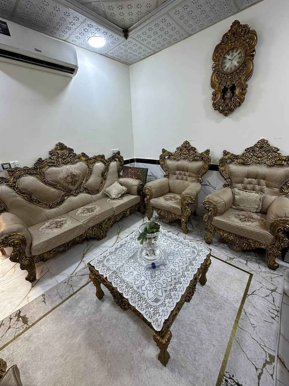 تخم قنفات خشب جوز جدا قويات 9 نفرات 2ثلاثيه و3ام نفر
سعرهن الجدد ب مليون ونص
رايدهن ب 450 الف 
العنوان التنومه الكورنيش 
هاتف ***********
وياهن طبلات 3 كبيره 1
وصغيره 2

