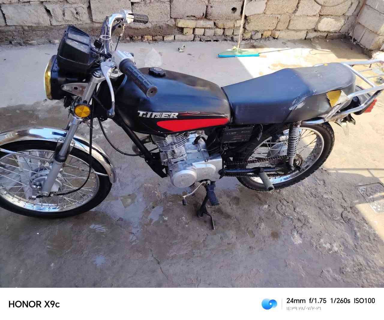 السلام عليكم دراجه تايكر مديل 20عنوان بغداد بوب الشام سعر 350وبيهة مجال دراجه كلشي ما عوزهة للاستفسار واتساب ***********
