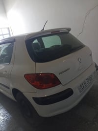 وبركاته: بيجو موديل 2006 فئة 307 رقم بغداد وبأسمي بدون حادث گير ومحرك ...