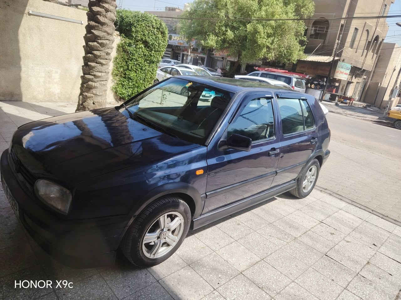 للبيع كولف مديل 1992  بغداد رقم دولي تحويل مباشر 
مصبوغه عام بدون ضربه 
مكينه 2000 كير اتو
مكينه كير خير من الله وعلى الفحص 
صدر خير من الله                                      السعر 39 وبيها مجال بسيط 
كهربائيات كلها شغاله                               مكانها الدوره جمعية خير الله 
تبريد ثلج❄يعني ثلج                                          ***********
داخل اخو الجديد
عليها كتات ودوس  تخم كامل 
سقف روز 
شادلها منظومة زنون  شرط الليل نهار 
بالعافيه على الي ياخذها

نص مكتوب في الصور:
- HONOR X9c