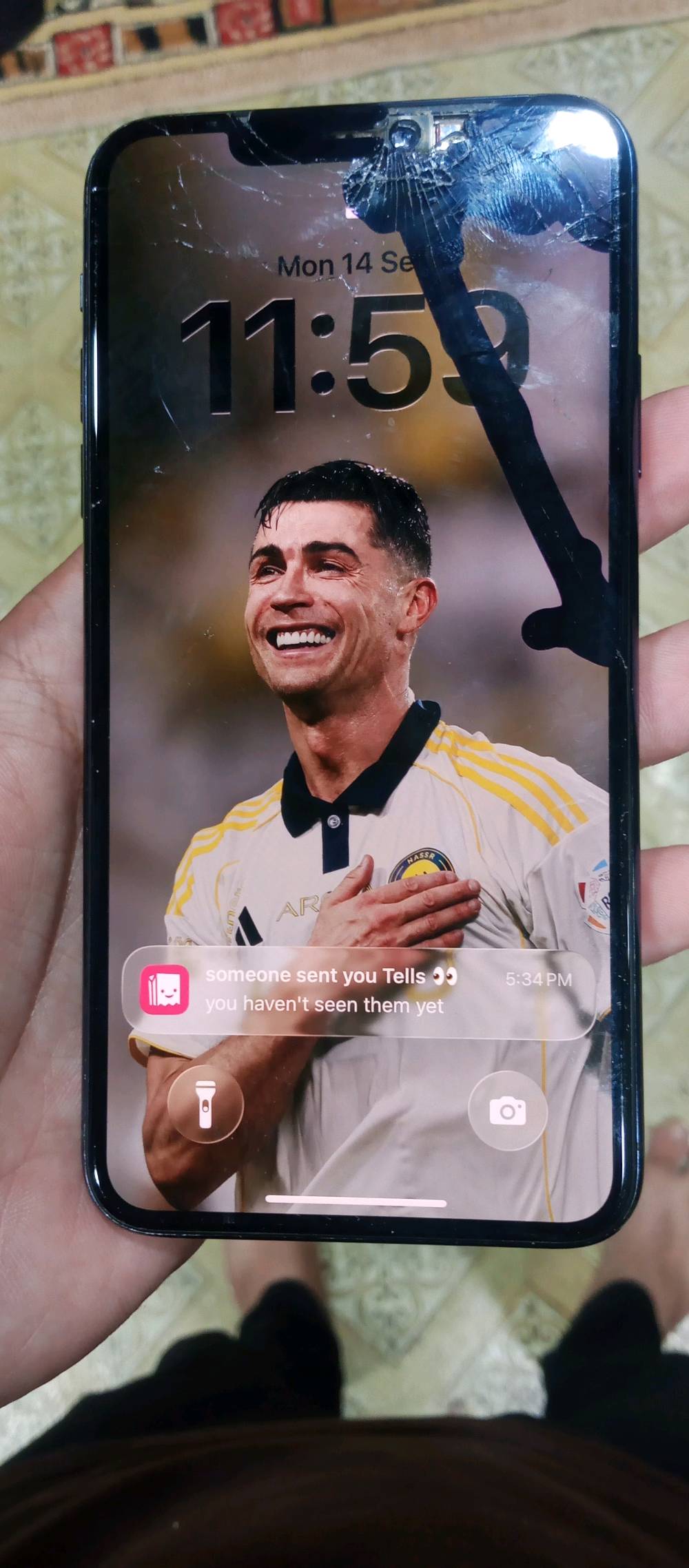 ايفون 11 برو ماكس ظهر مفلش وشاشه مفلشه وبطارية 75  يفيد المصلحين قطع غيار أو يصلحو ويبيعهم جهاز كلش قوي وشحنه حلو ب125 فقط قفل كاميرات شغالات وسماعات شغالات