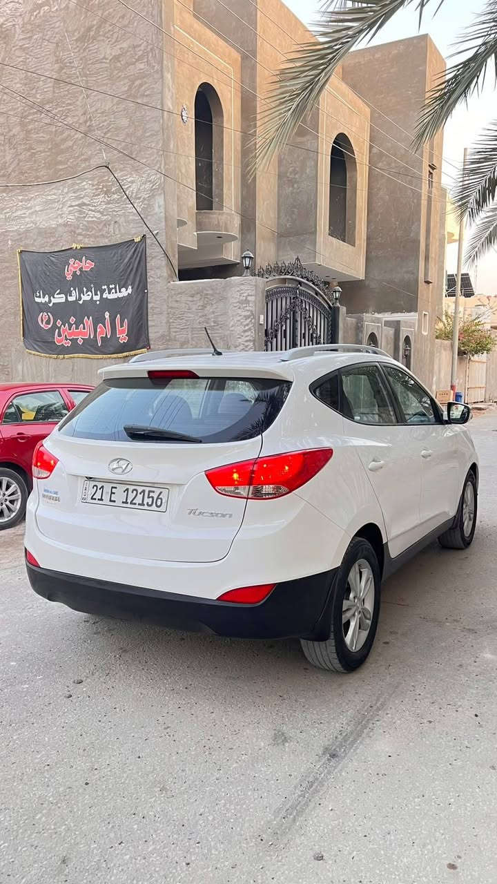 السلام عليكم للبيع سياره توسان خليجي موديل ١٣ رقم أربيل دولي سنويه وهزه جديده السياره خير من الله محرك كير حداديه تخم تاير تبريد كهربائية كله شغاله محرك ٢٠٠٠ دوش مامفتوح السياره مكفوله من الضربه الصبغ ولا فتح السعر ١٢٣ وبيه مجال العنوان بابل الحمزه الغربي الاستفسار ***********
