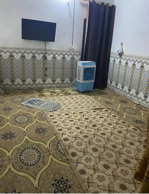 بيت بلديه نجف حي العسكري شارع السبيس شارع ١٥  متكون البيت استقبال وصاله ومطبخ وغرفه وتخاريج وطارمه سعره ٢٥بي مجال واصل التقيم ‏‪780 217 5008‬‏

نص مكتوب في الصور:
- realme C63