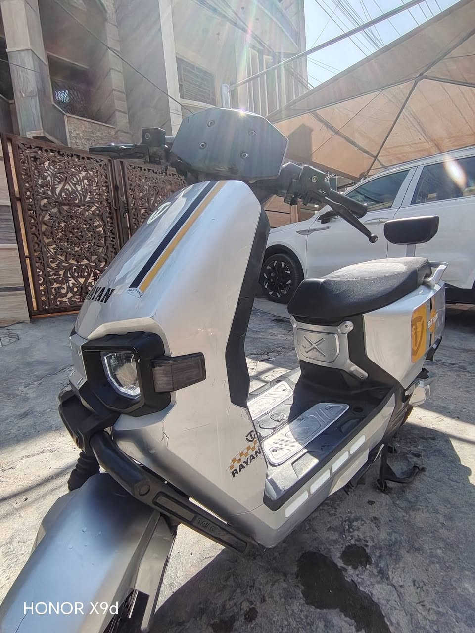 درجه شحن نوع ريان ﴿  وحش كون ﴾
=====================================
 مواصفات ......
6 بطاريات 
3نمر
نضام  ARS
لد امامي 
لايت عالي ناصي
نضام بارك 
نضام أر
دبل اشاره
سرعه 80
اشاير يمنه و يسىره
مديل 2025 
سعر 875  بيه مجال للشراي 
عنوان بغداد حي تجار  قرب أسواق مركزيه
لاستفسار ***********
