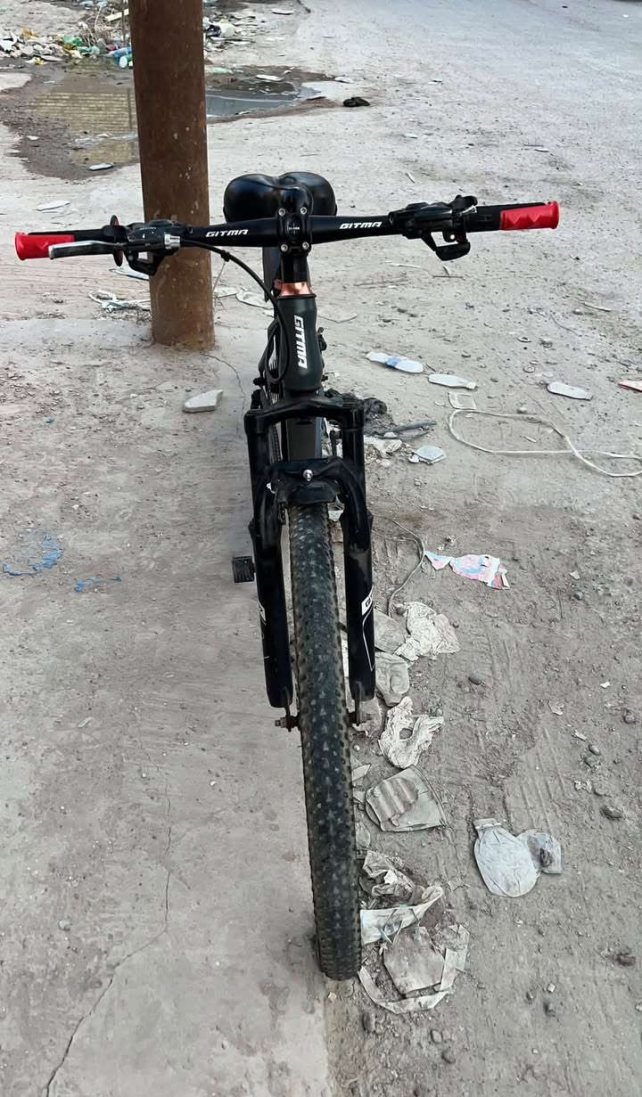 سلام عليكم باسكل جبلي نضيف مستعمل شهر مآبي  اي عطلات بس الكيوره ما تشتغل بس تكدر تتحكم بيه من خلال الزنجيل ومابي اي نقص والدبلات شغالات السعر 80 وبي مجال الاتصال عل رقم ***********
