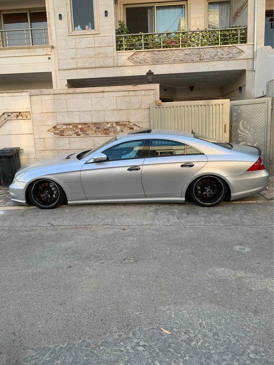 مێرسیدز بێنز  cls55 AMG 
سەیارەییەکی. بێ کێشەو  زۆر پاکە  هەموو شتی بەشەرتە  گێر مەکینە بەناوکردن سەیارەکە چوار تاییەی تازەی لە ژێرە مەکینە هەشت پستۆنی سوپەر چارچە  لە مواسەفات فول فولە کامل ئای ئێم جی  کارەبایات هەمووی بەشەرت  بۆ زانیاری زیاتر پەیوەندی بکە ********************** أربيل, العراق

