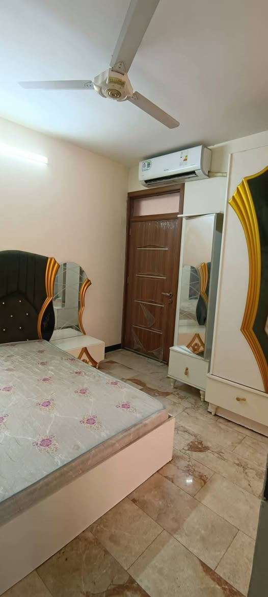 السلام عليكم
تتوفر شقة مؤثثة ونظيفة للإيجار (عوائل فقط)

📌 العنوان: حي الجهاد ، ديوان الضباط ، مقابل قاعة مزايا 

♦️ الشقة تتكون من: 
1. 2 غرفة نوم 
2. صالة متصلة بالمطبخ 
3. 2 حمامات (نظام سويت) 

♦️ الأثاث يتكون من: 

1. سبلتين انفيرتر (1.5 طن + 1 طن) 
2. ثلاجة 
3. تليفزيون
4. غسالة توماتيك
5. مطبخ HDF
6. طباخ
7. اسطوانة غاز
7. غرفة نوم 
8. منظومة كاميرات 

للاستفسار التواصل على: ***********

