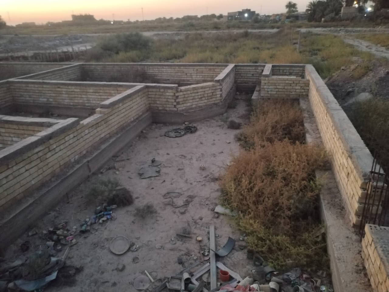 بتلو جاهز واجه ١٢ ونص ونزال ٢٠ بصف البتلو قطعه أرض فارغه واجه ١٠ ونزال ٢٠ سند ٢٥ واصل ماء كهرباء العنوان بغداد المعامل مدخل كاسر بوص مقابل البانزين خانه الانتصار السعر ٦٠ مليون وبي مجال للشراي *********** متوفر واتساب
