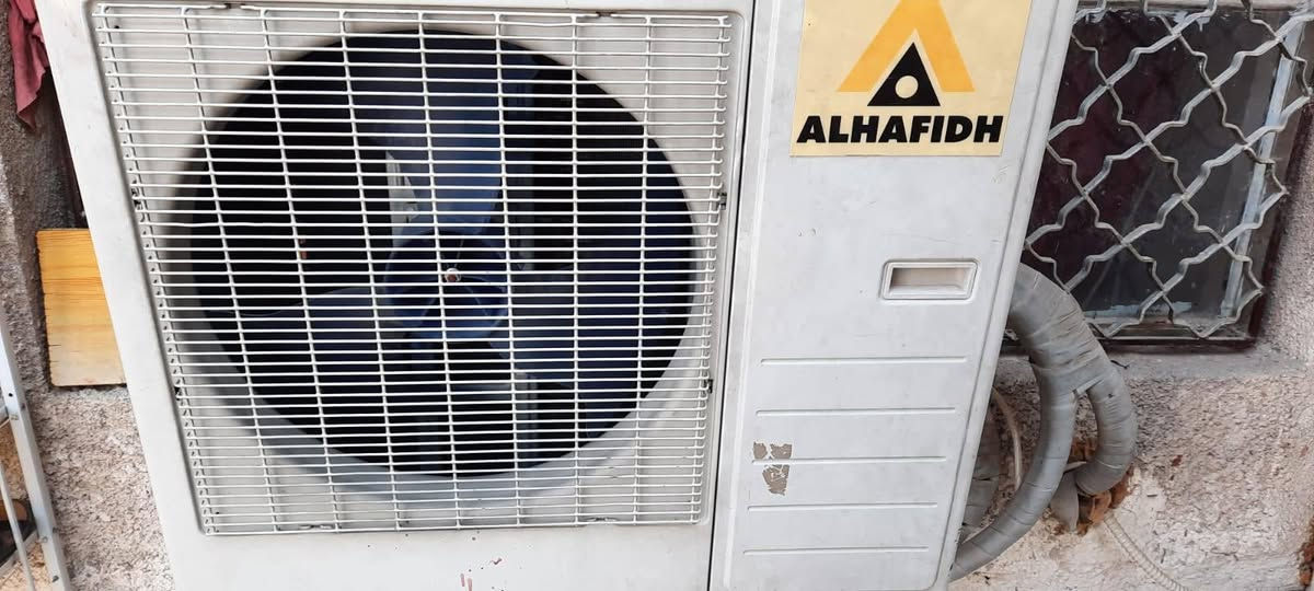 سبلت كنتوري للبيع ٣ طن...يشتغل هواء بارد ونوب يصير هوى عادي ..المهم اببعه على وضعه تجي تفحص وشوف بعينك...مكانه بغداد الكماليه  سعر السبلت ٧٠٠ وببه مجال انت تفتحه بيدك السبلت  رقم الهاتف ***********
