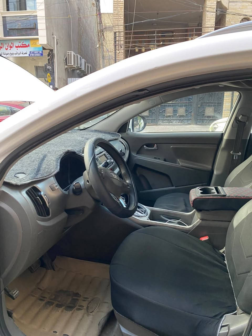 السلام عليكم
سبورتج ٢٠١١ لون ابيض بانوراما رقم مشروع وطني بغداد انكليزي
سنوية نافذة لغاية ٢٠٣٠
خليجي محرك ٢٠٠٠ دوش
بيها جاملغ ايمن صبغ بدون دواخل 
وبارد بالباب الخلفي الايمن 
الكير مضبوط المحرك بي تبخير قليل جدا
السيارة تبريدها ثلج جاهزة متصرف عليها
السعر 122$ وبيها مجال قليل حك الجية 
مكانها بغداد - الاعظمية  
للاتصال 
***********
