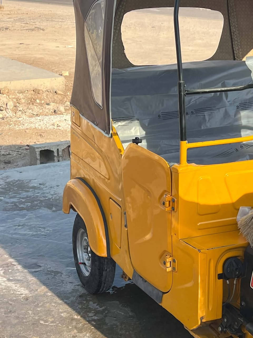 السلام عليكم تكتك ٢١ لبيع رقم ذي قار تكتك بيه بس باردات باقي كفاله سعر ٧٧٠٠ بيه مجال بسيط *********** 👍

