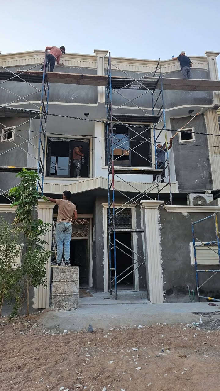كادر متكامل بخبرات عاليه ومستعدين لكافة الاعمال الديكورات والاصباغ الخارجيه والداخليه اسعار مناسبه والتوفيق للجميع انشالله ***********
